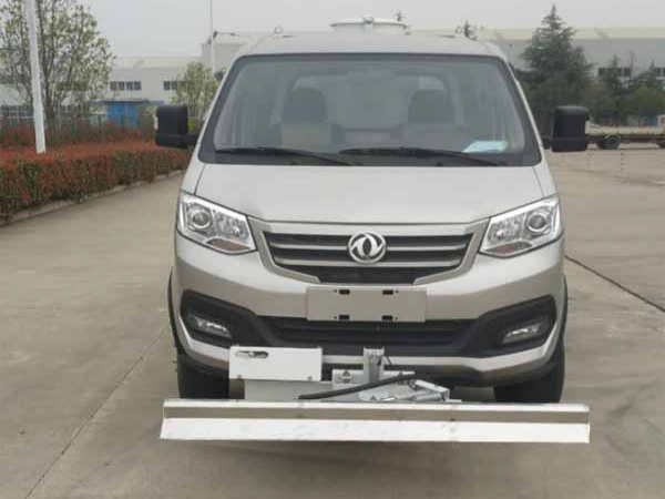 東風(fēng)純電動路面養(yǎng)護車