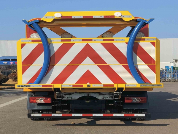 江鈴純電動(dòng)防撞緩沖車