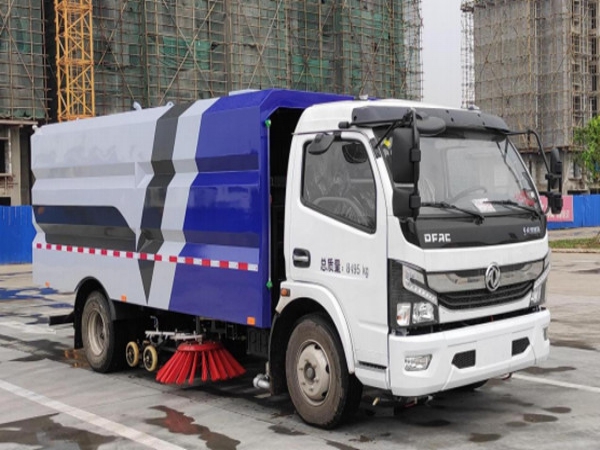 東風8方純電動洗掃車